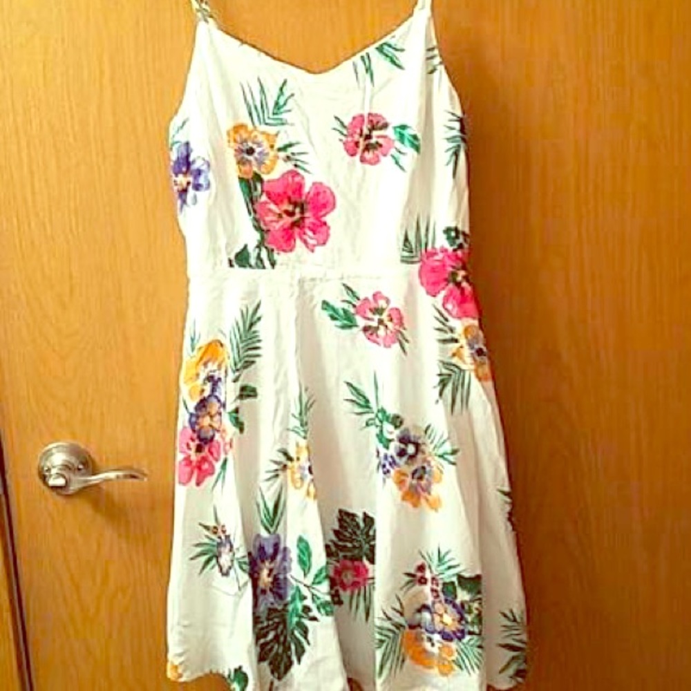 Tropically floral